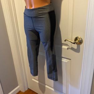 UNDER ARMOUR Black Gray Color Block Cropped Leggings S Small $69